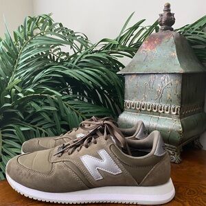 New Balance Womens 420 V2 Sneakers